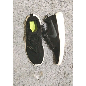Nike Roshe Two Women Size 7.5 Black White Running Shoes Sneakers 844931-002